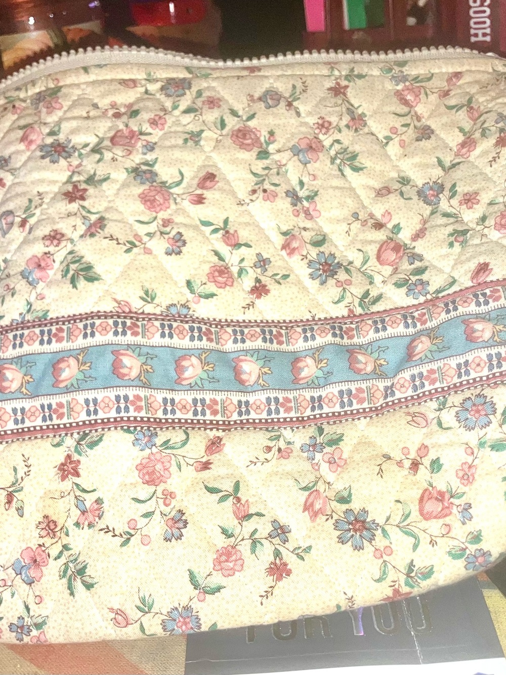 Vera Bradley extra large cosmetic in original pattern CREAM.  RARE